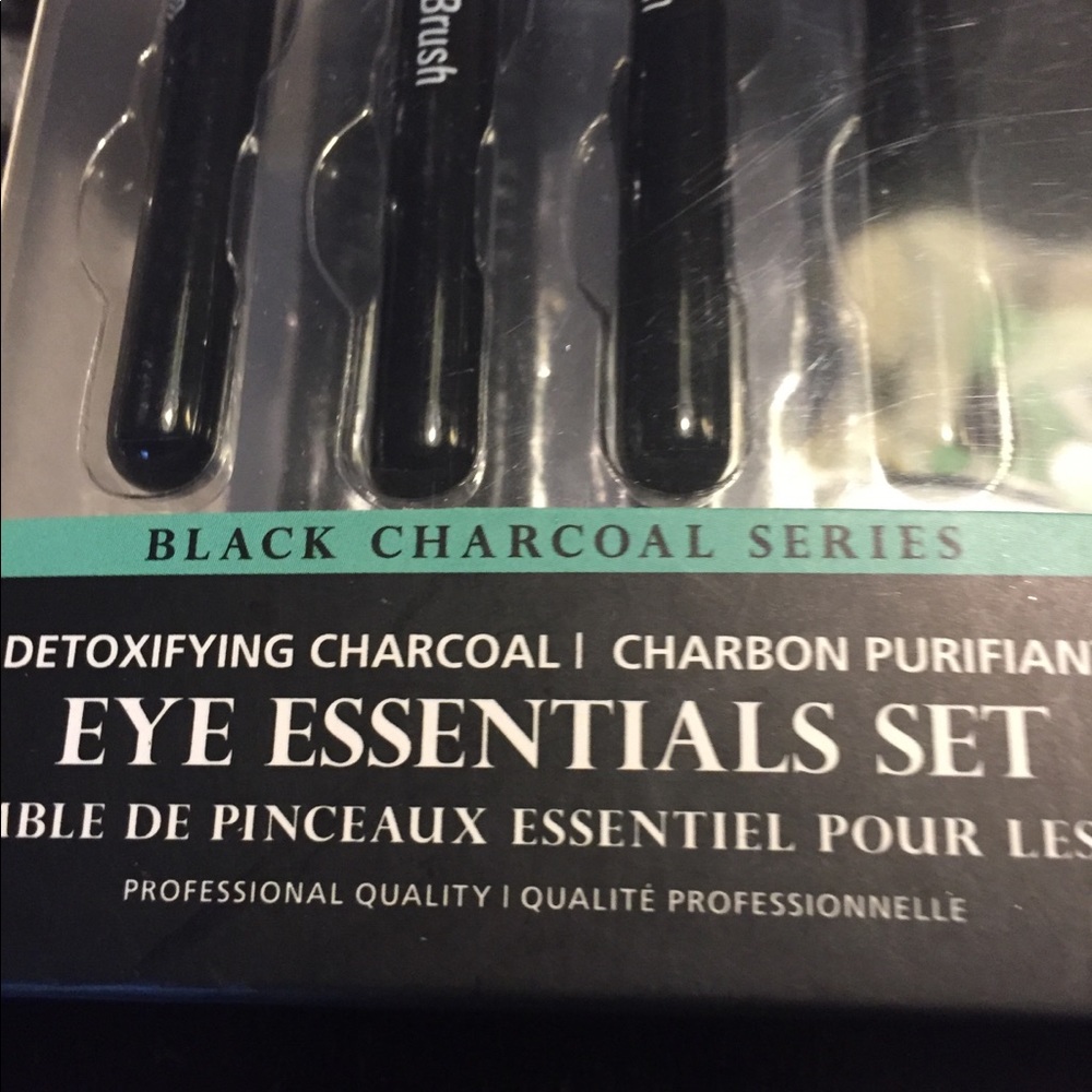Eye Essentials Set - Picture 3 of 5
